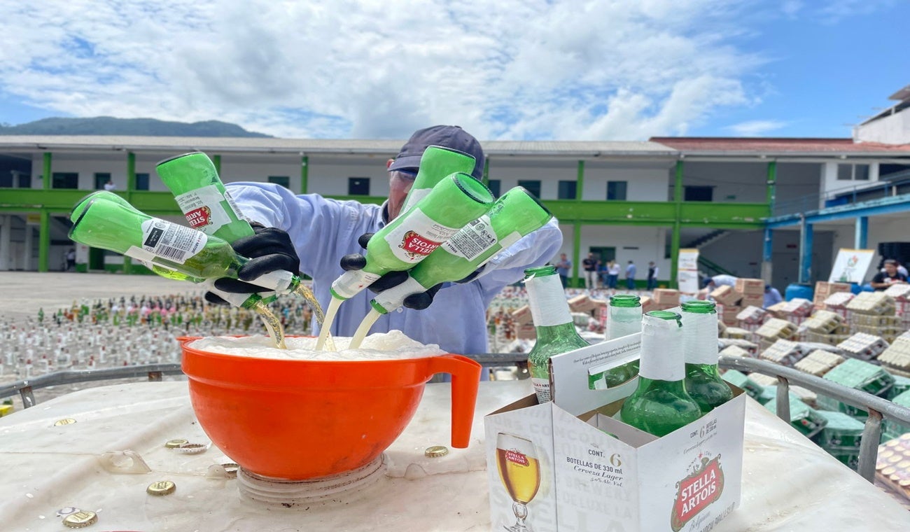 Destrucción licor de contrabando Tolima