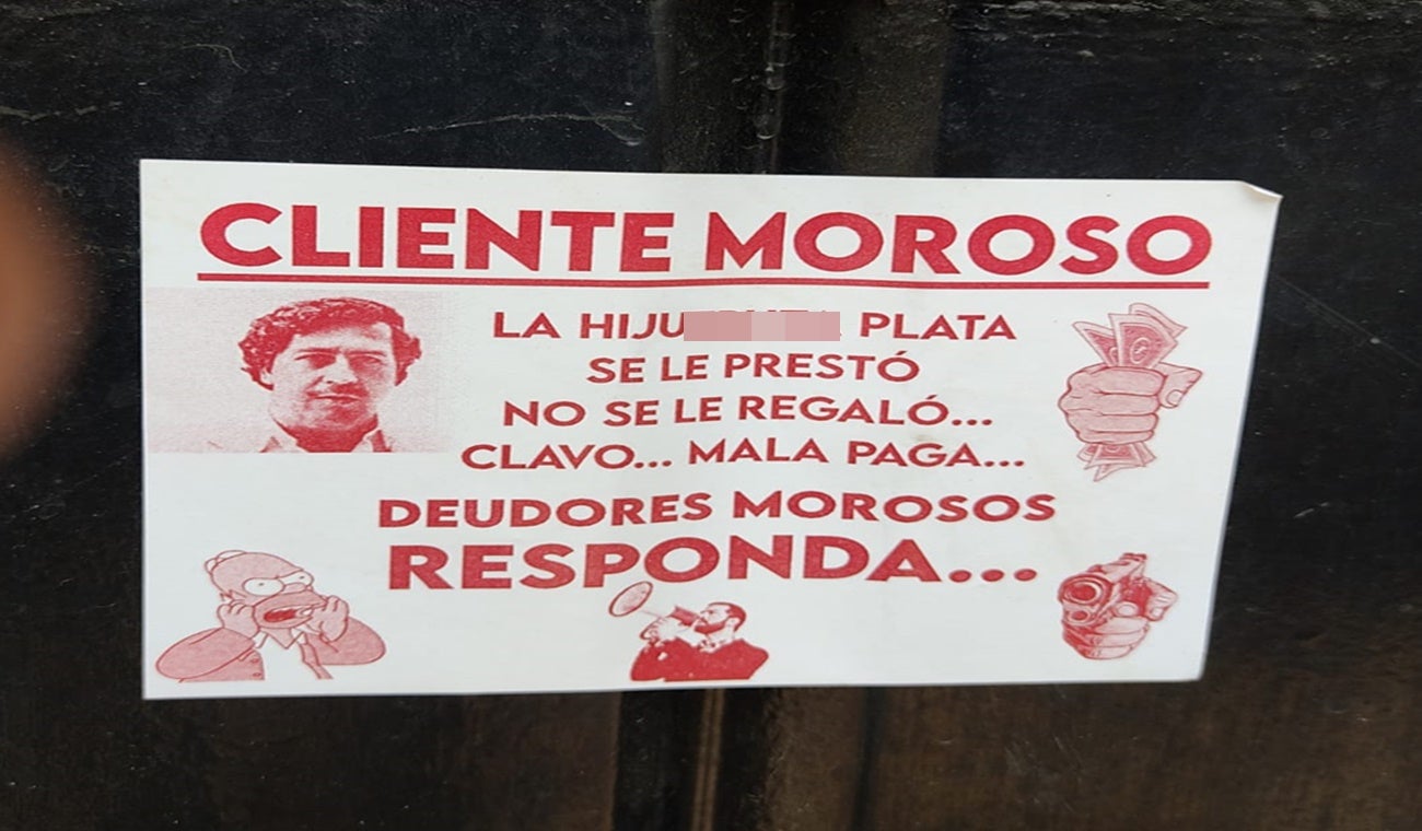 Calcomanías puestas por prestamistas 'gota gota'