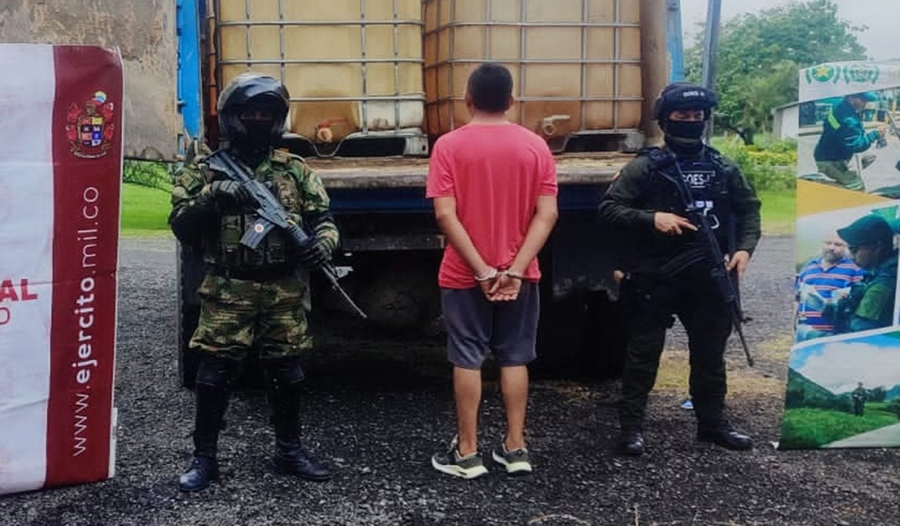 Ejército capturó sujeto con más de 800 galones de gasolina y 10 de ACPM en la glorieta de El Salado