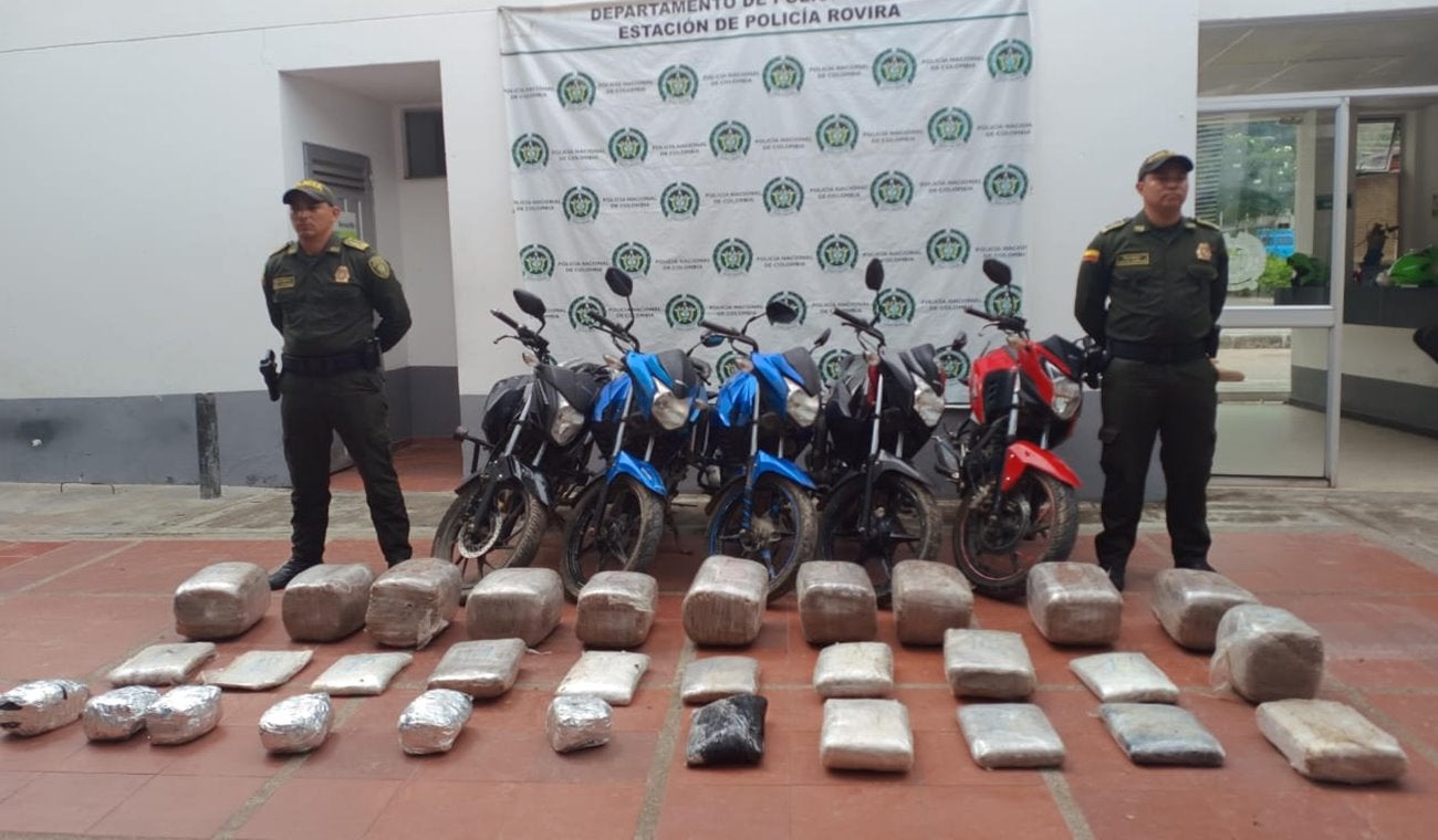 Incautan 100 kilogramos de marihuana movilizados en motos robadas en Rovira