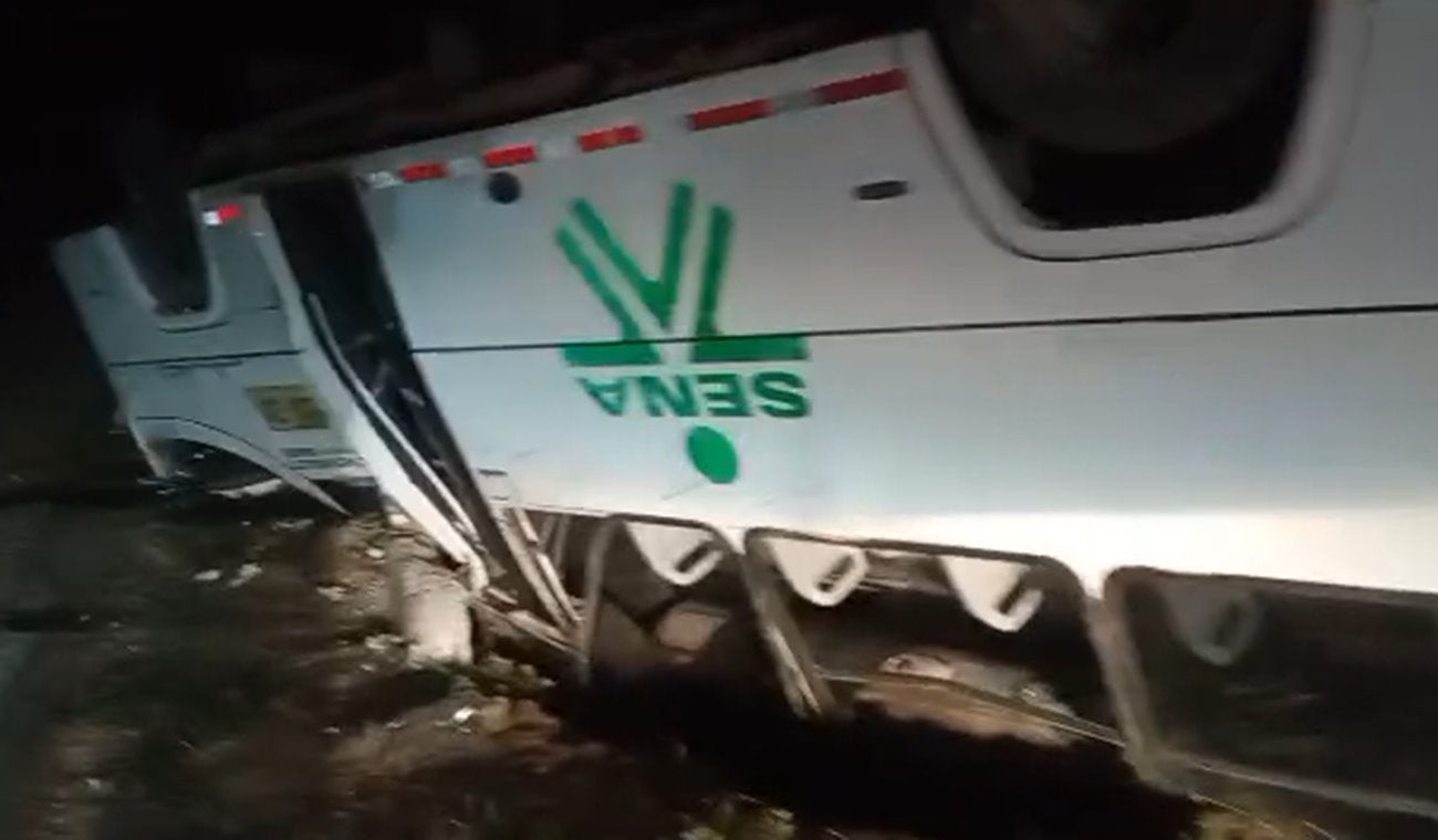 Con lesiones leves resultaron 20 personas que se movilizaban en un bus del SENA que sufrió volcamiento en la vía Pacho – Zipaquirá