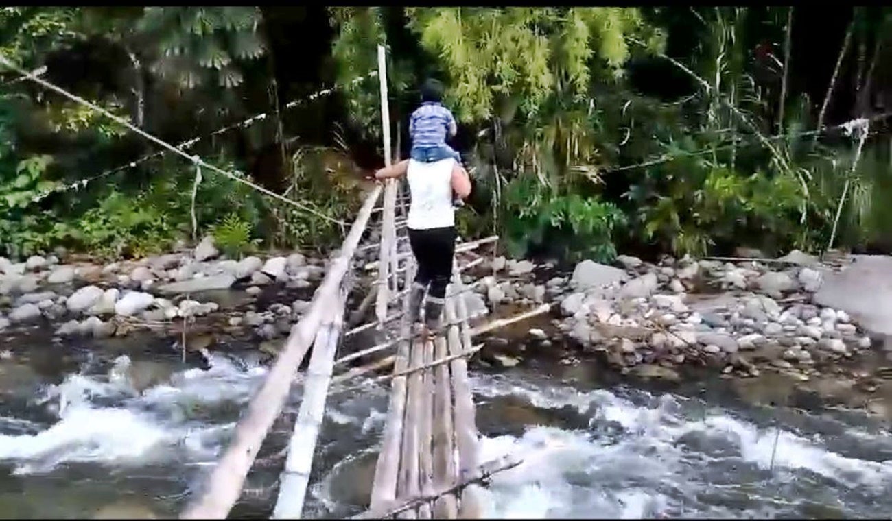 Puente de guadua en la vereda Cocora