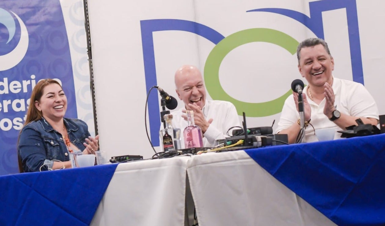 Claudia Andrea Aristizábal, gerente regional de RCN Radio en el Tolima; Julián Parra, director de Nocturna RCN, y Ricardo Orozco, gobernador del Tolima.