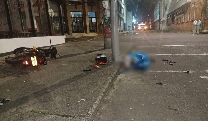 ¡Tragedia en el centro de Ibagué! Motociclista perdió la vida tras chocar violentamente contra un poste