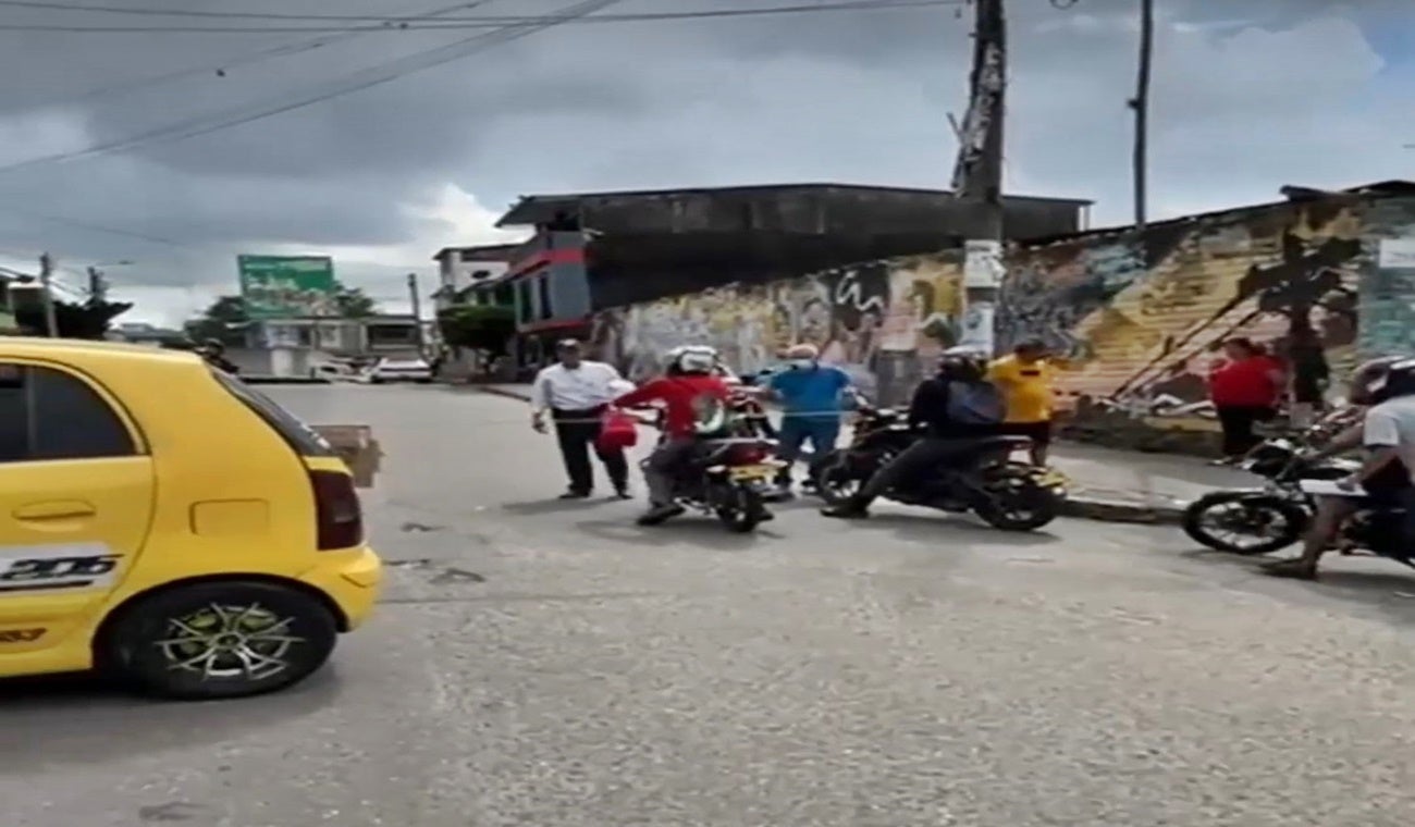 Bloqueo vial en el barrio Restrepo