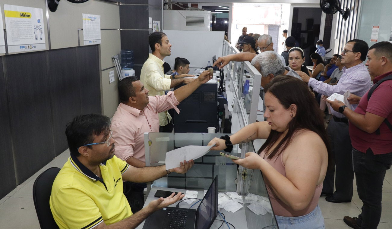 Ibaguereños realizando liquidación del Impuesto Predial