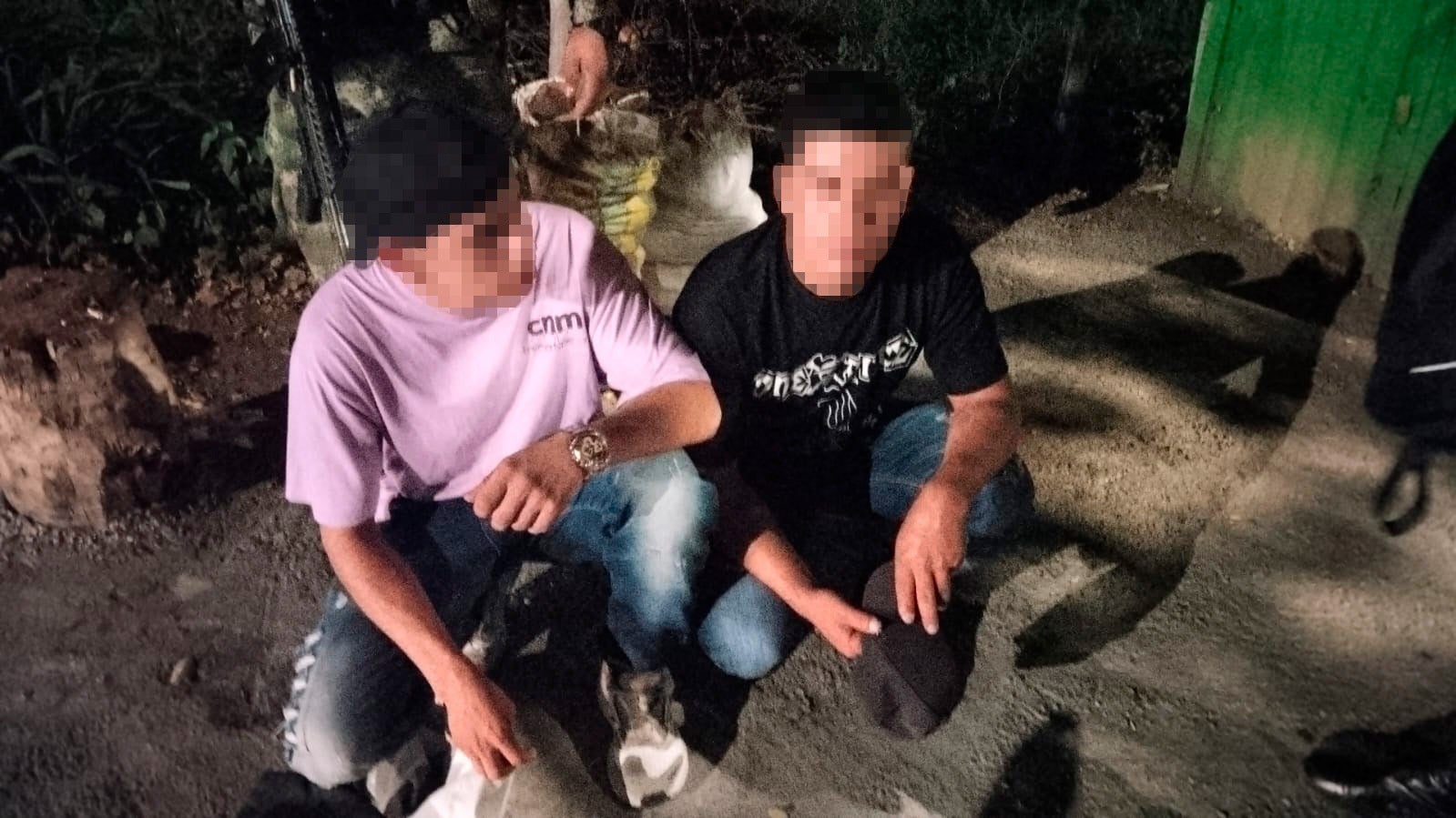 Capturan sujetos presuntos responsables de lanzar un artefacto explosivo.