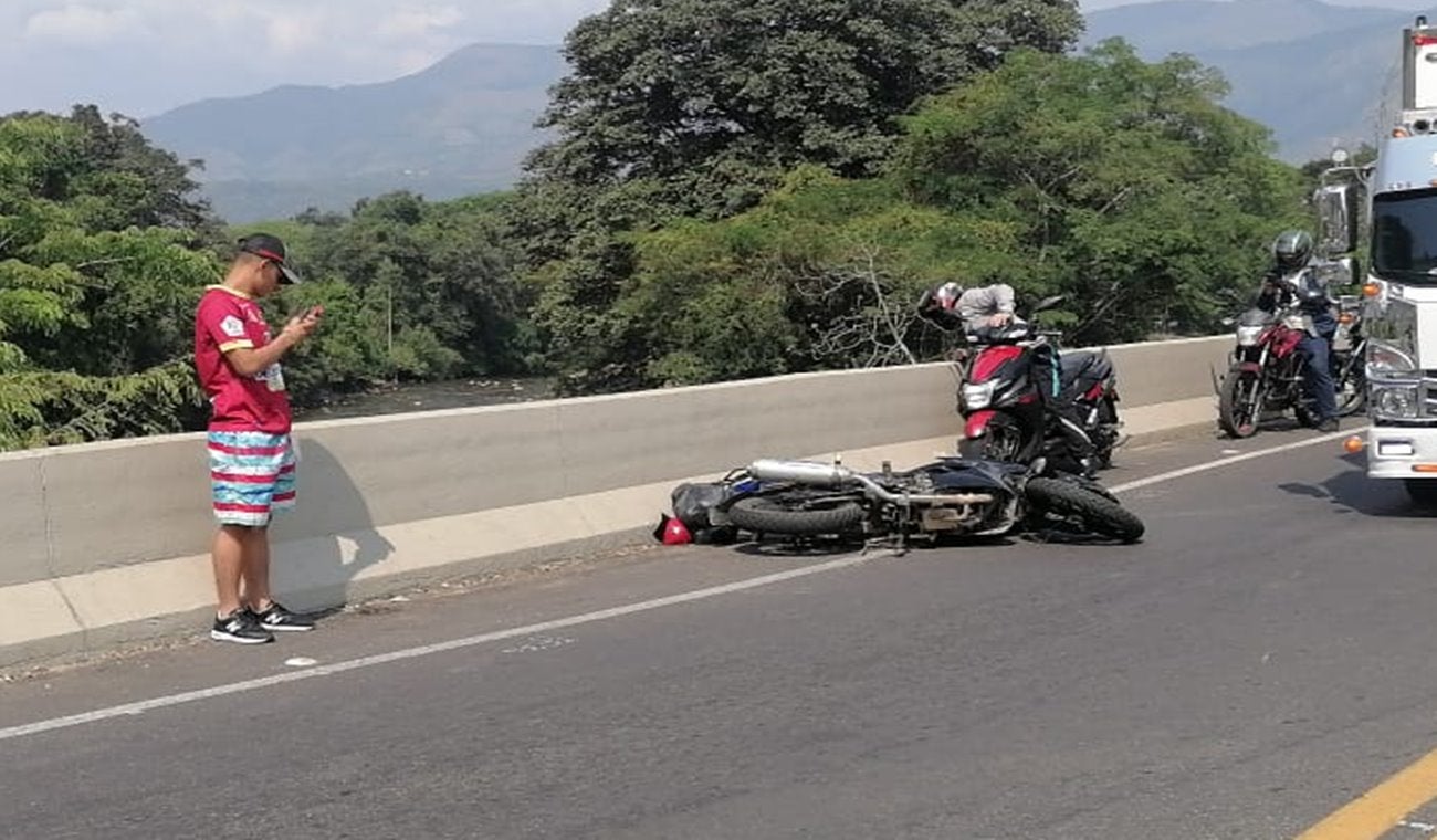 Pareja de hermanos se accidentó en el puente del río Sumapaz en Melgar: Uno de ellos murió