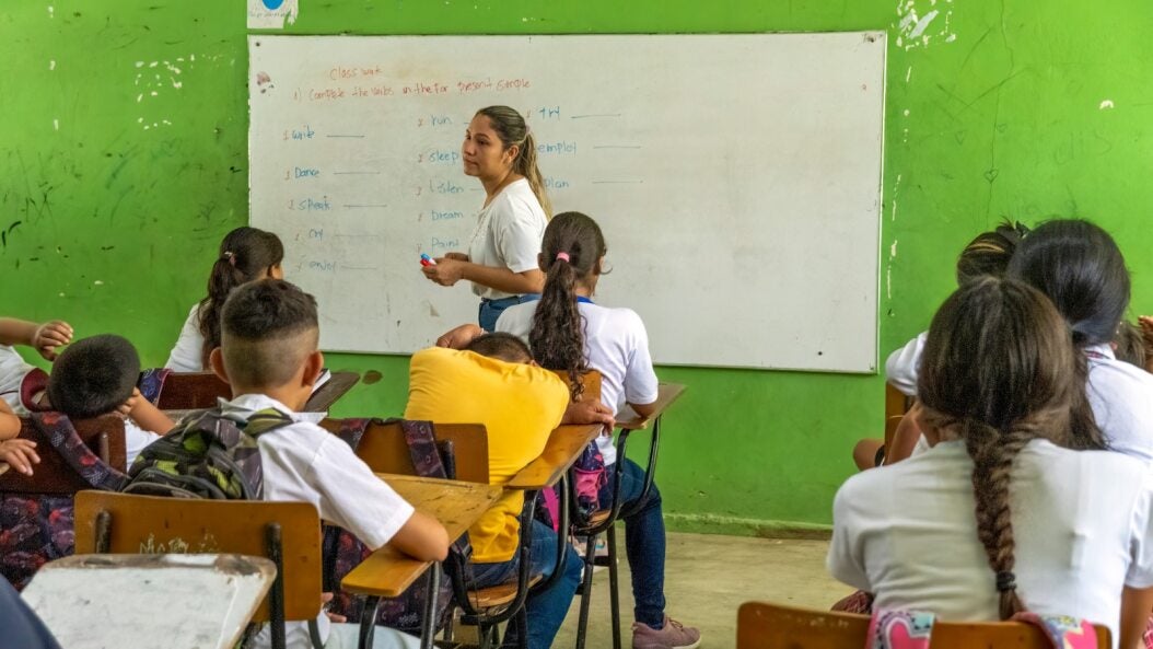 Estrategia tiene como foco inicial los colegios