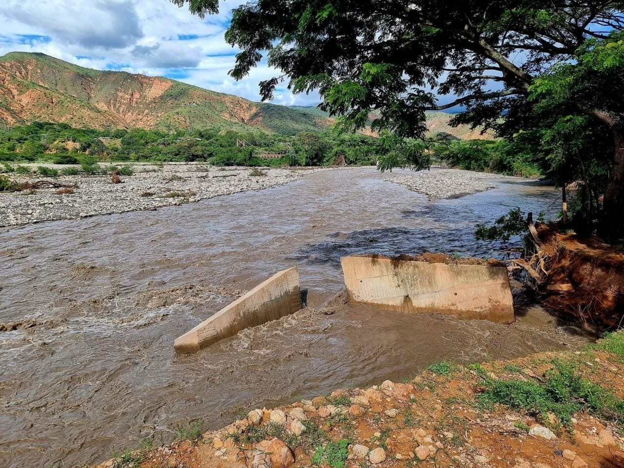 Incomunicados se encuentran más de siete mil habitantes de municipio de Colombia, Huila