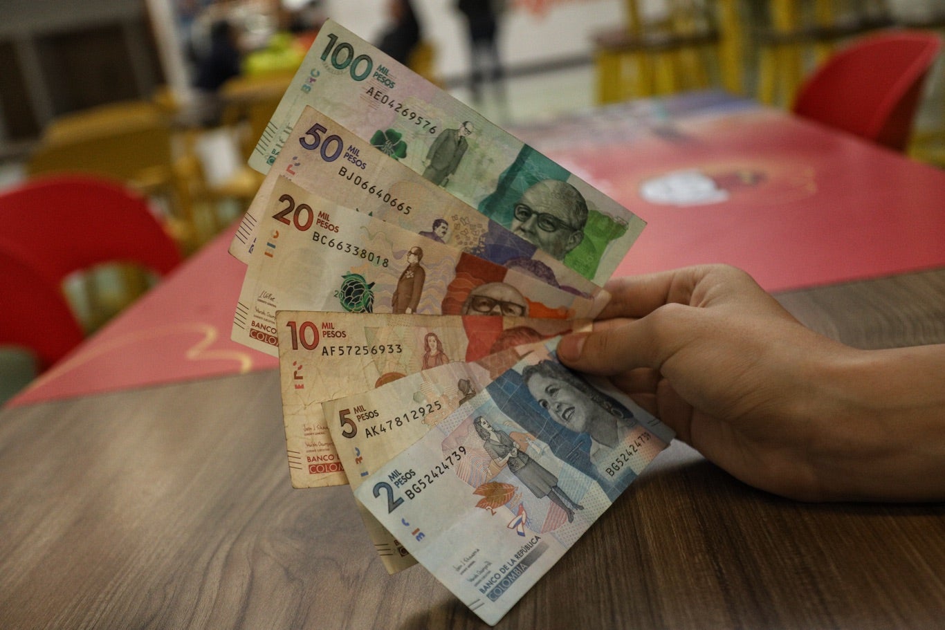 Monedas / Billetes / pesos colombianos / dinero