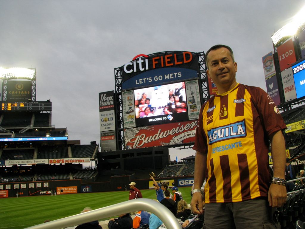 Padre Guillermo Mora Citi Fiekd, New York