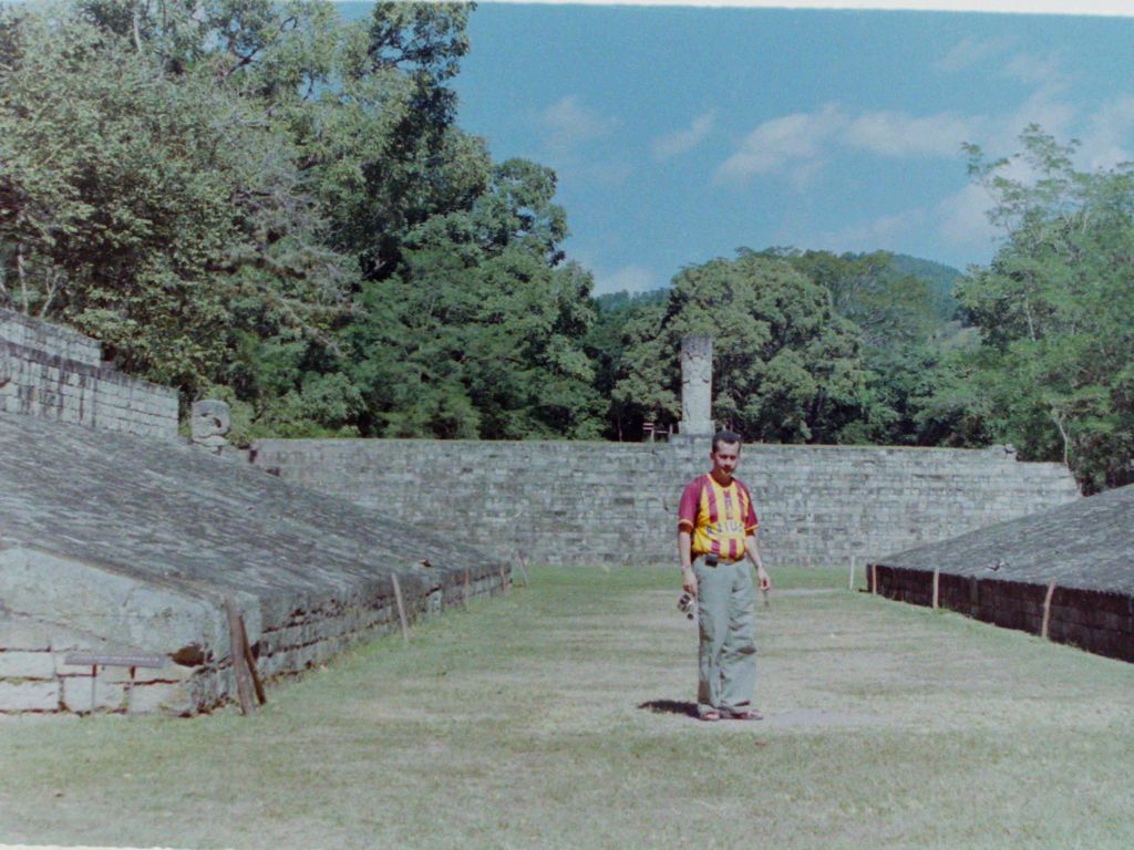 Padre Guillermo Mora Copan Ruinas, juego de la pelota