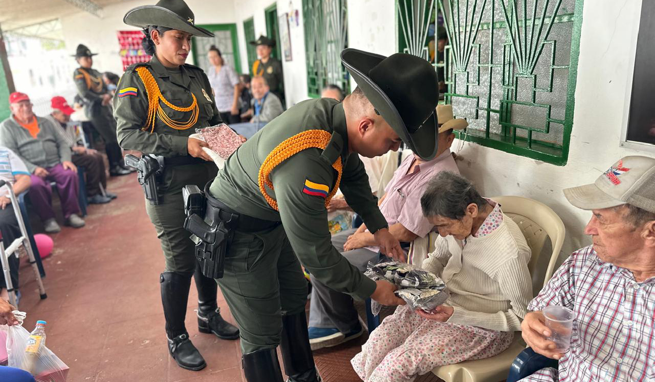 Policía DETOL en geriátrico de Icononzo