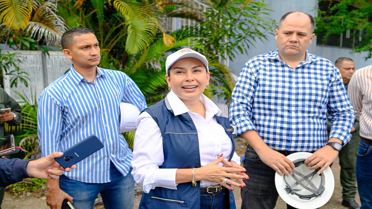 Visita de la alcaldesa Johana Aranda, a la piscina de olas de Ibagué