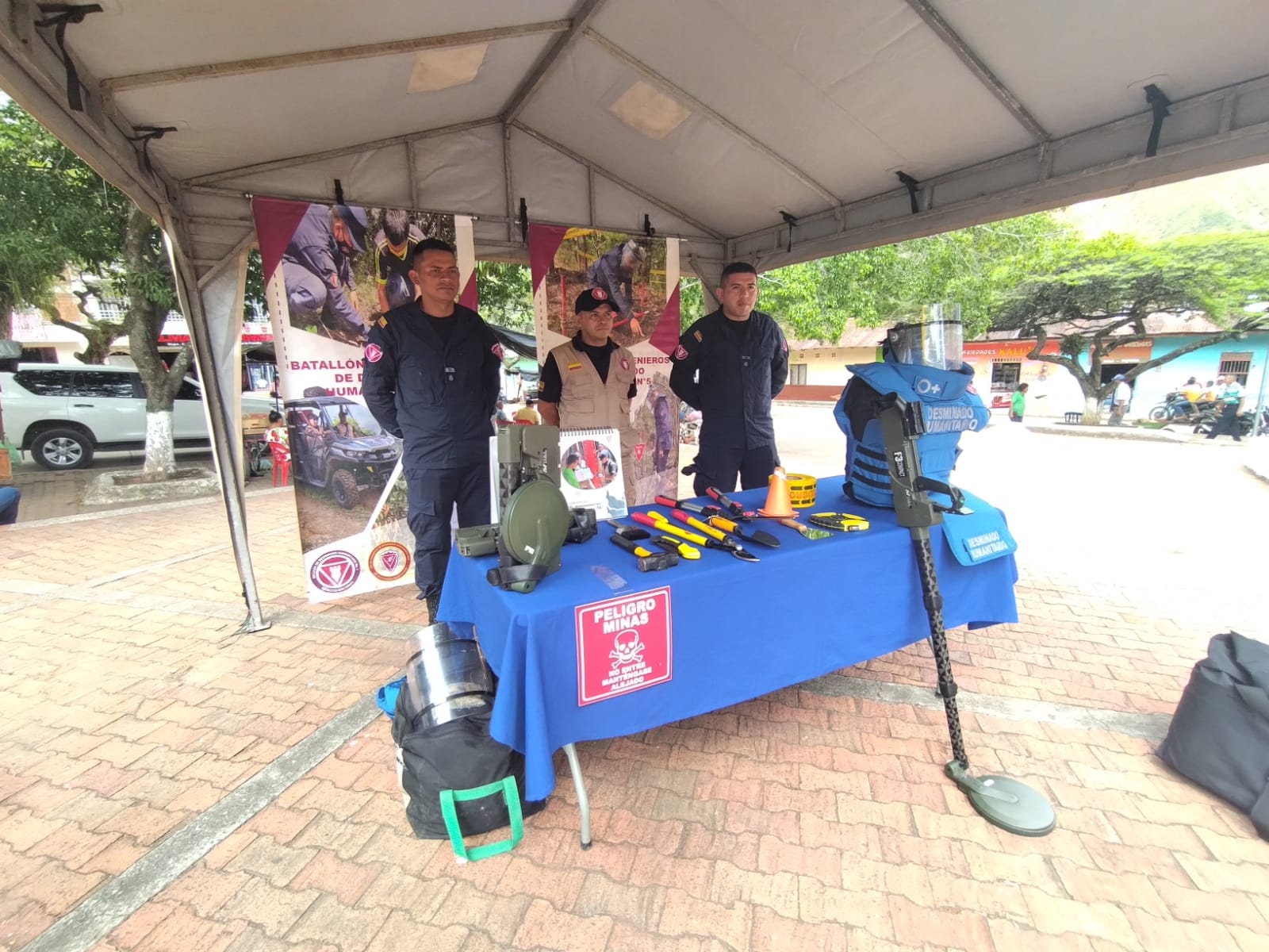 Materiales de trabajo del desminador