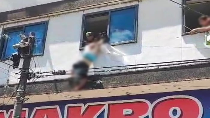Evitaron que hombre se lanzara la ventana de un hotel en la plaza de la 21 en Ibagué
