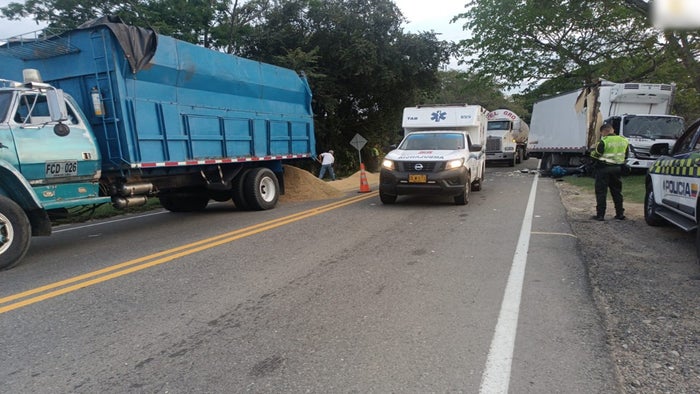 Choque múltiple deja herido a un motociclista en la vía a Lérida