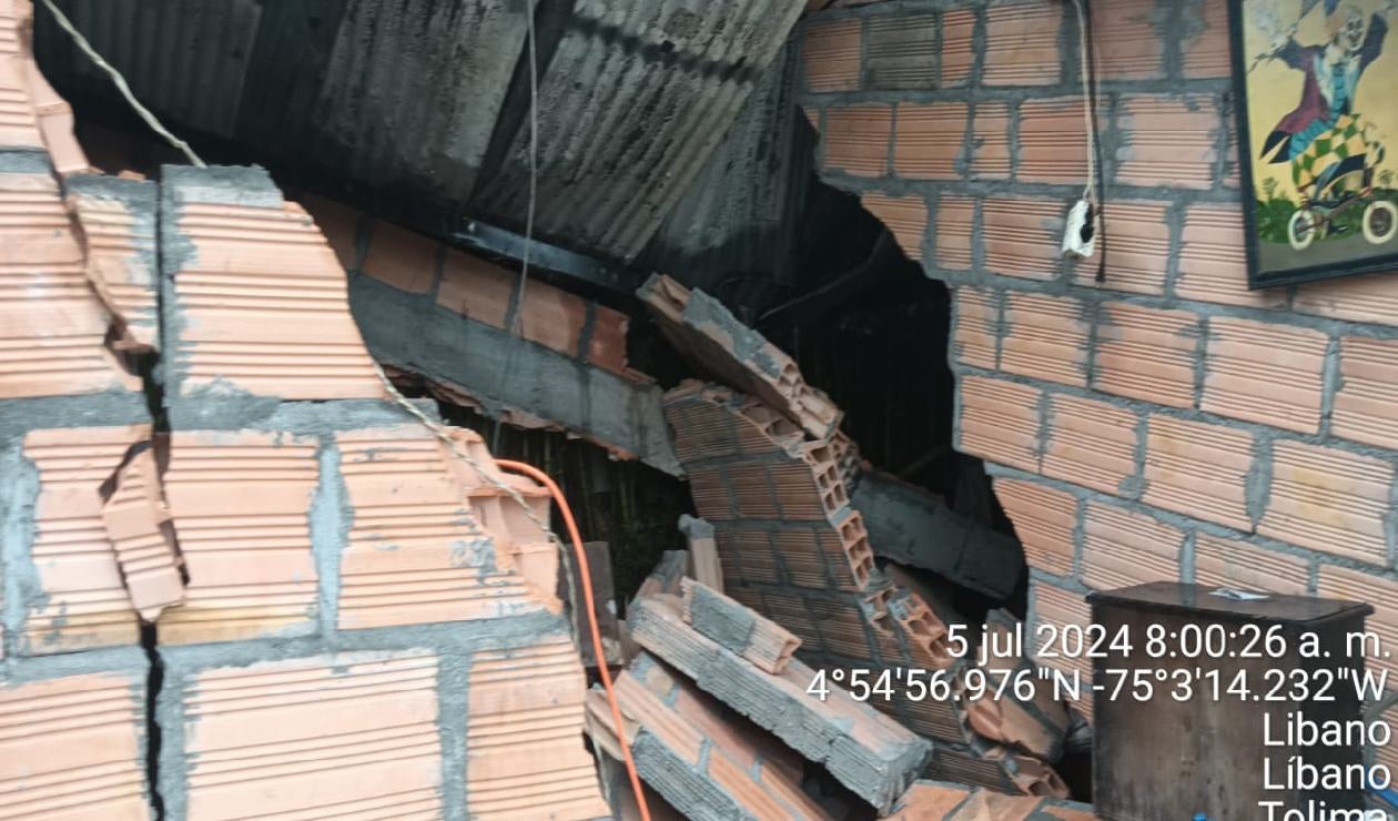 Cuatro viviendas sufrieron daños estructurales por un deslizamiento en Líbano, Tolima.
