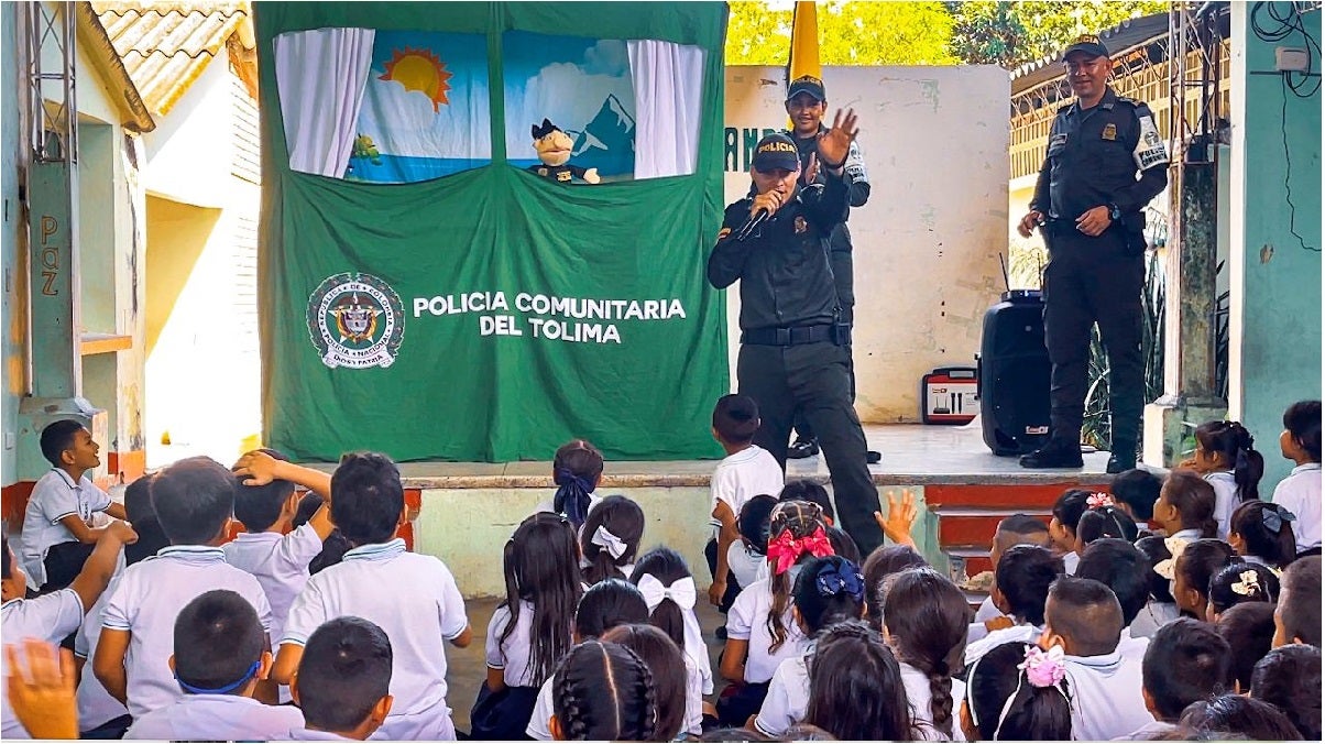 policía comunitaria 2024