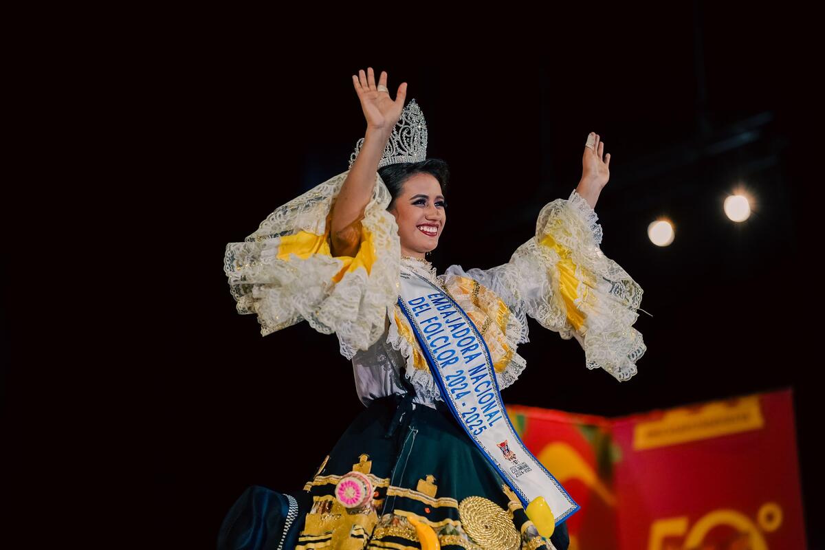 Nueva embajadora nacional del folclor