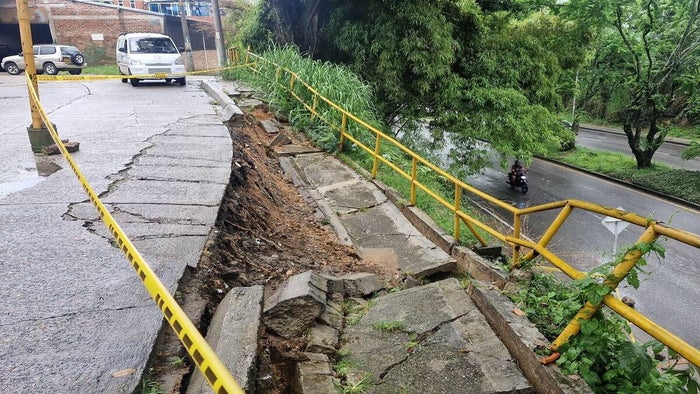 Vía de acceso al barrio Ciudad Luz