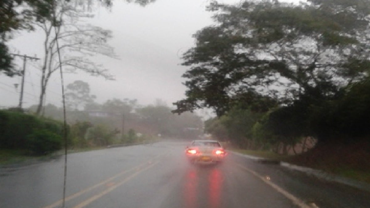 carretera con lluvia