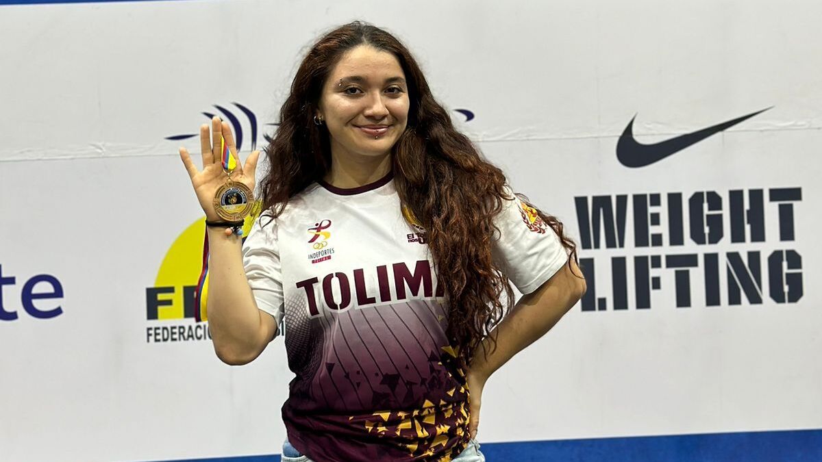 La pesista Ivanna Cerquera, ganó tres oros en Nacional de Yumbo