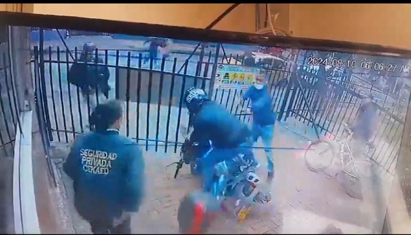 Vigilante se enfrentó a delincuentes armados para evitar robo de una moto en el sur de Bogotá