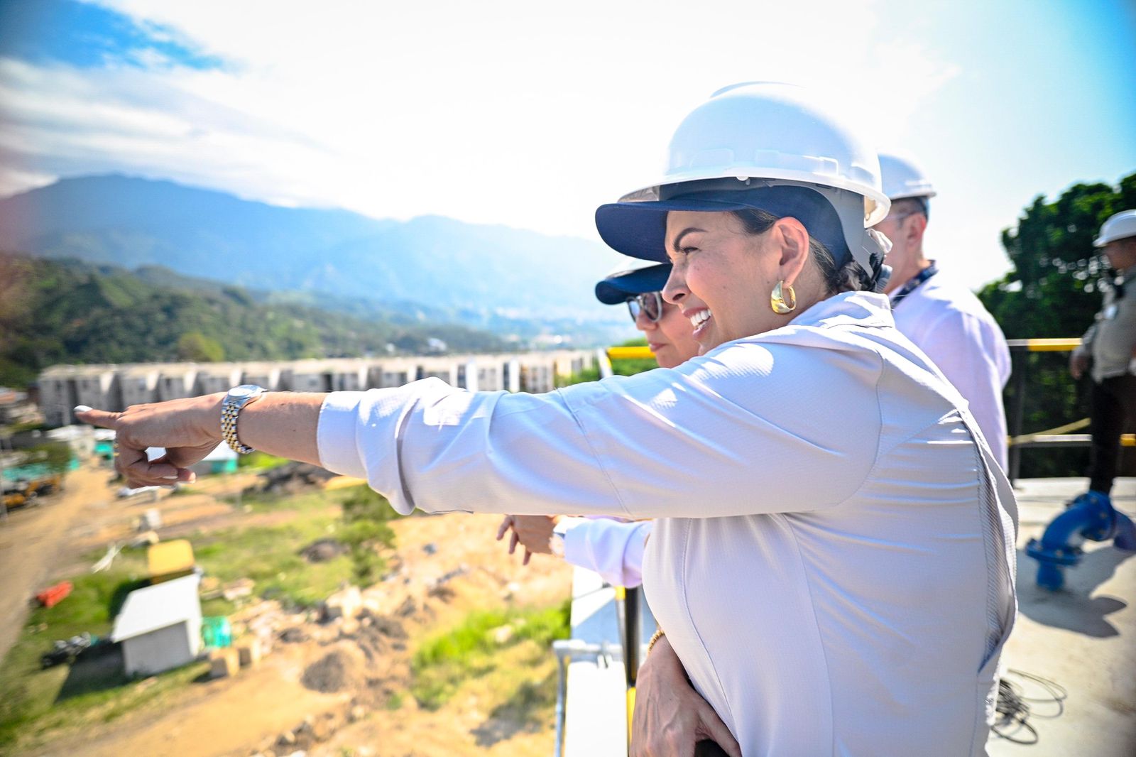 Johana Aranda en planta agua