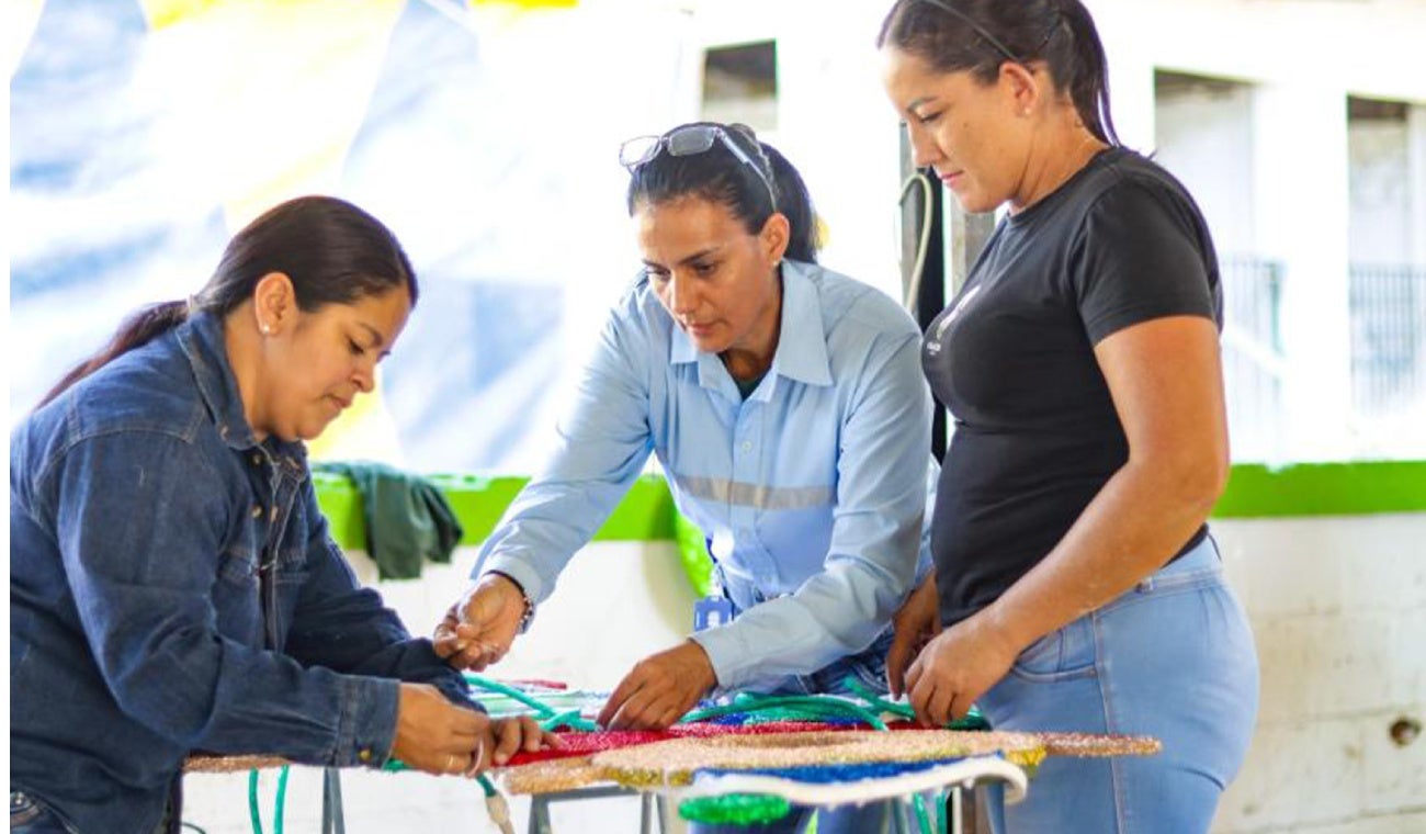 Elaboración alumbrado navideño Ibagué