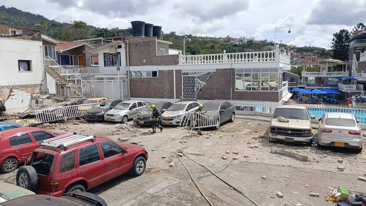 Explosión de caldera / Piscina / Mesitas de Colegio