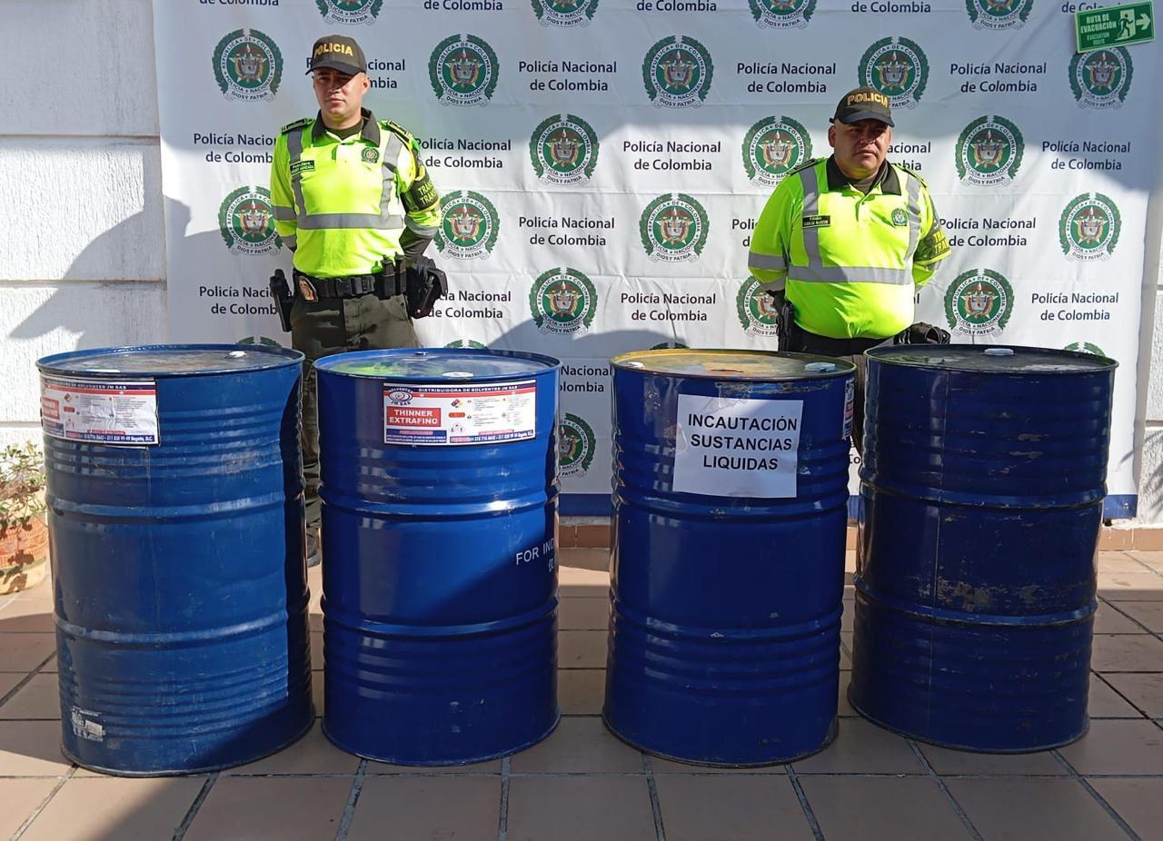 Más de 200 galones de sustancias químicas destinadas para narcóticos fueron incautados en Putumayo