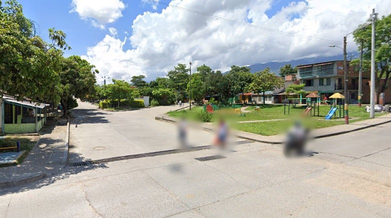 Sujetos armados con traumáticas ingresaron a una vivienda en Villa del Sol y le dispararon a cuatro personas