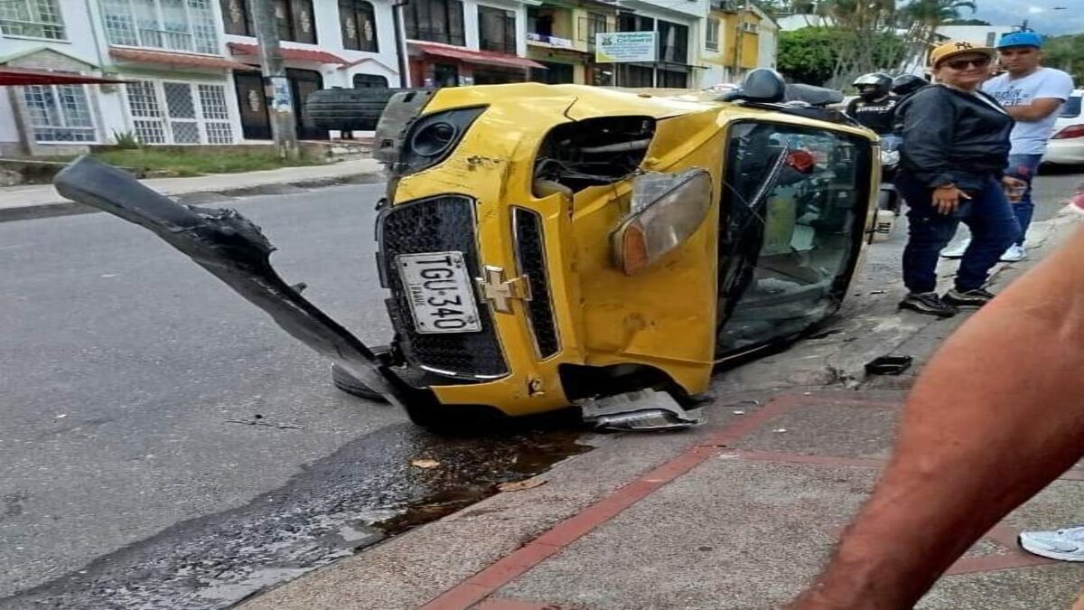 Volcamiento taxi Cañaveral