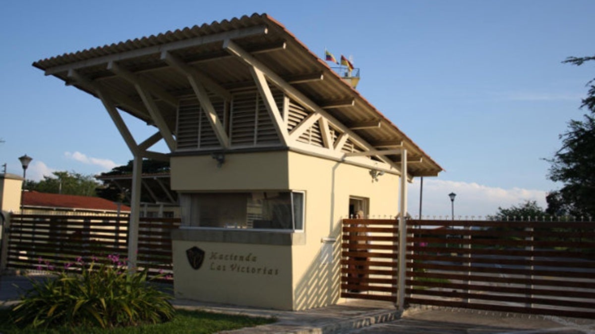 Se les metieron a Las Victorias y se robaron camioneta BMW