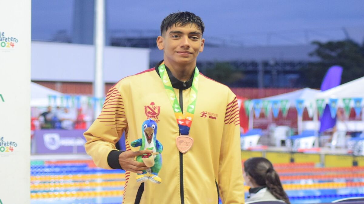 El nadador Johan Molina, suma plata y bronce en Juegos Nacionales Juveniles
