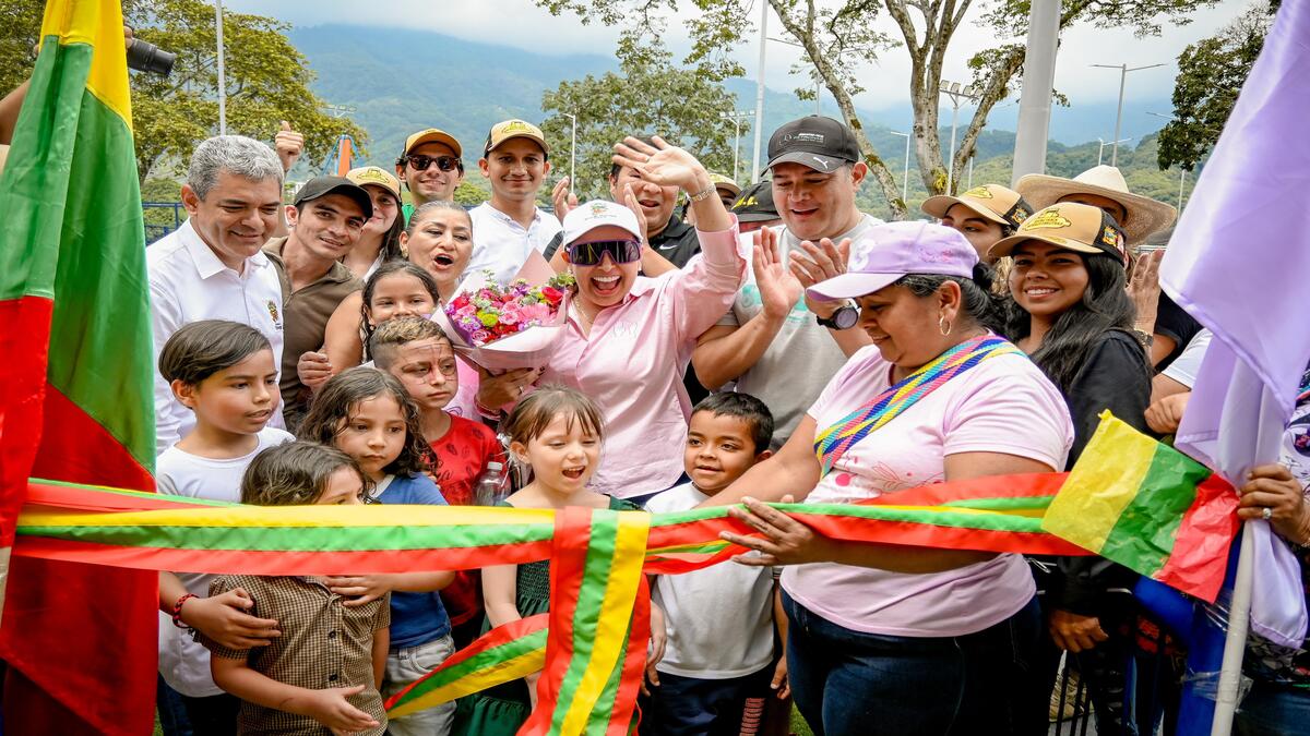 Alcaldesa Johana Aranda
