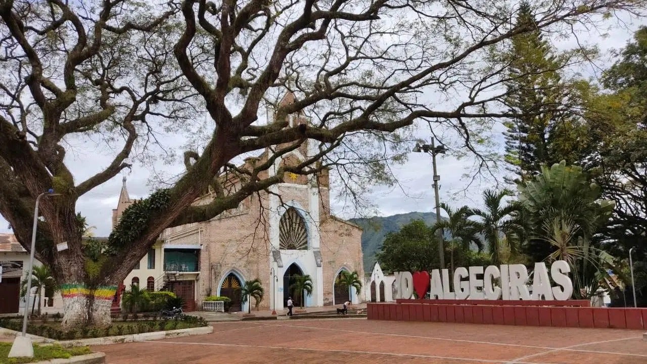 Nuevo atentado con explosivos a sede del banco Agrario en Algeciras, Huila