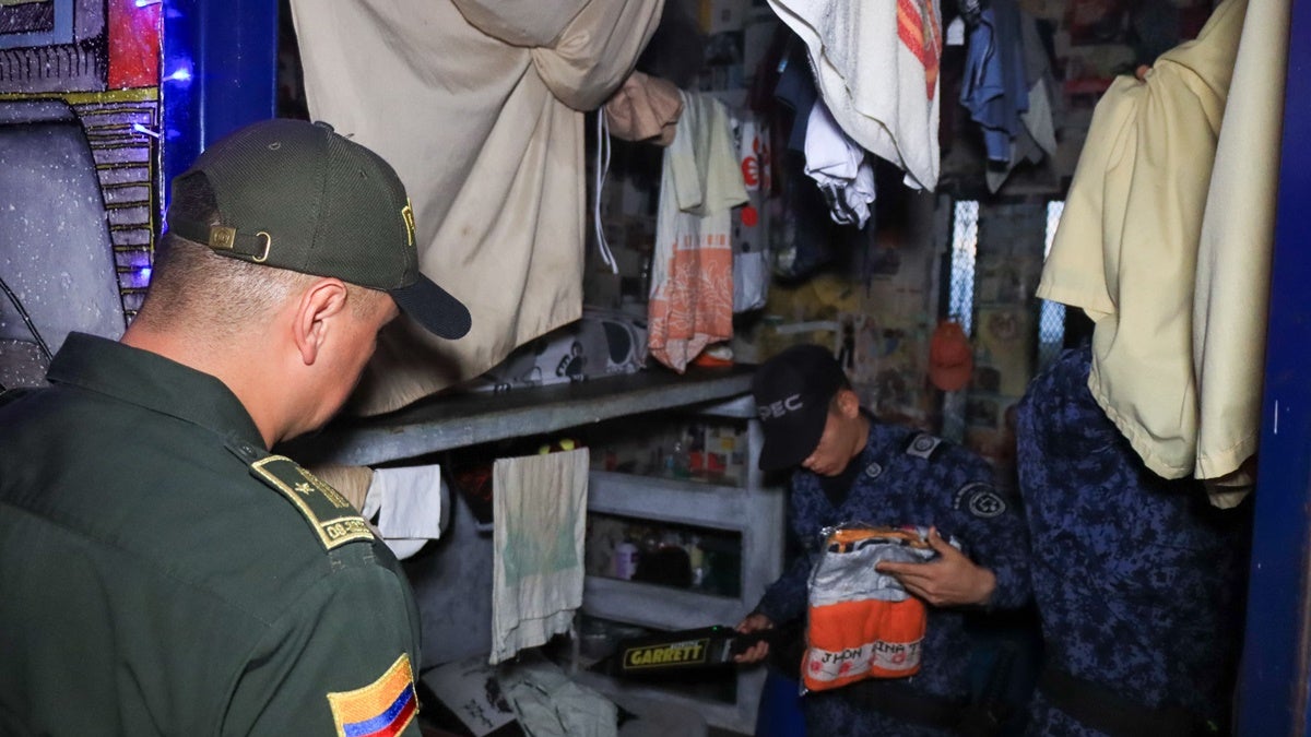 Mega operativo en el Coiba de Picaleña y 10 cárceles más: capturaron a 6 guardianes del Inpec en Girardot