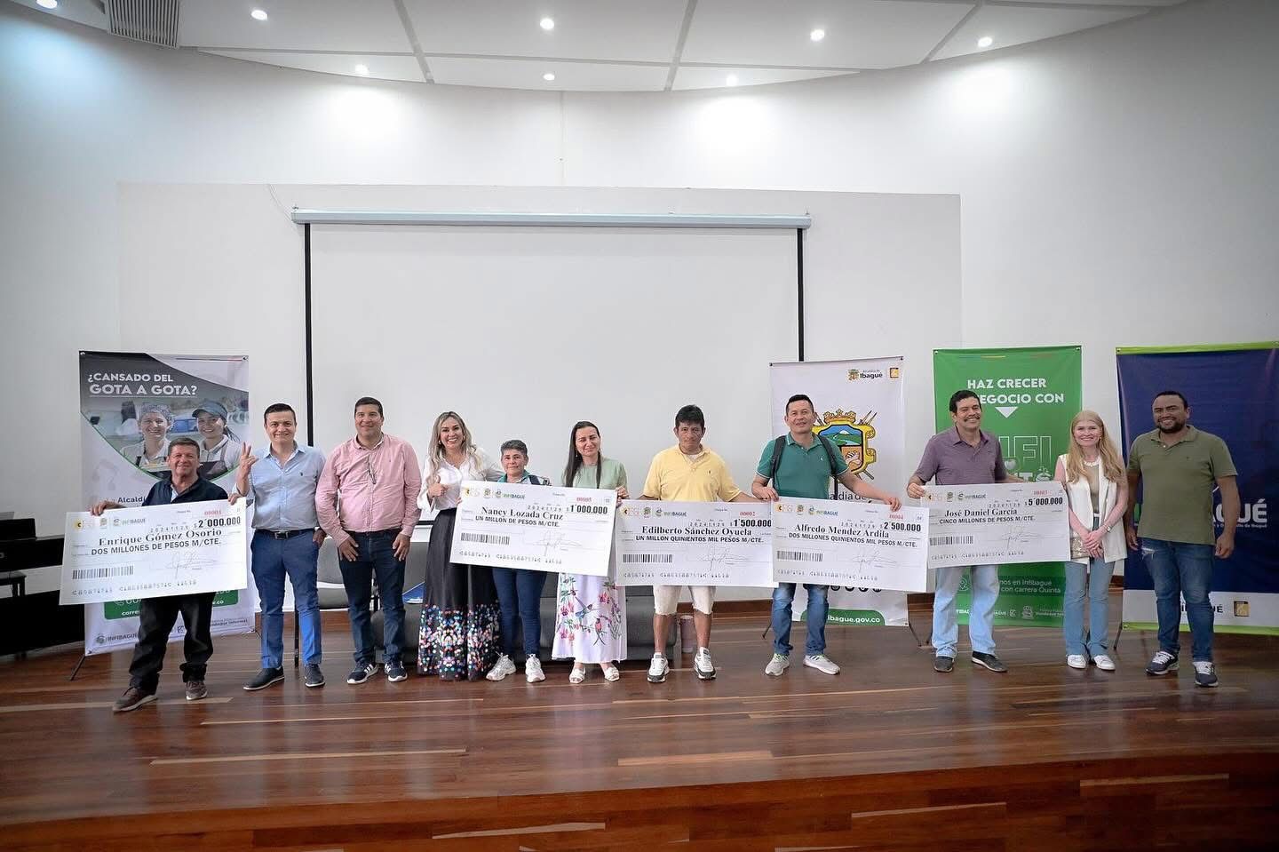 Alcaldesa y empresarios