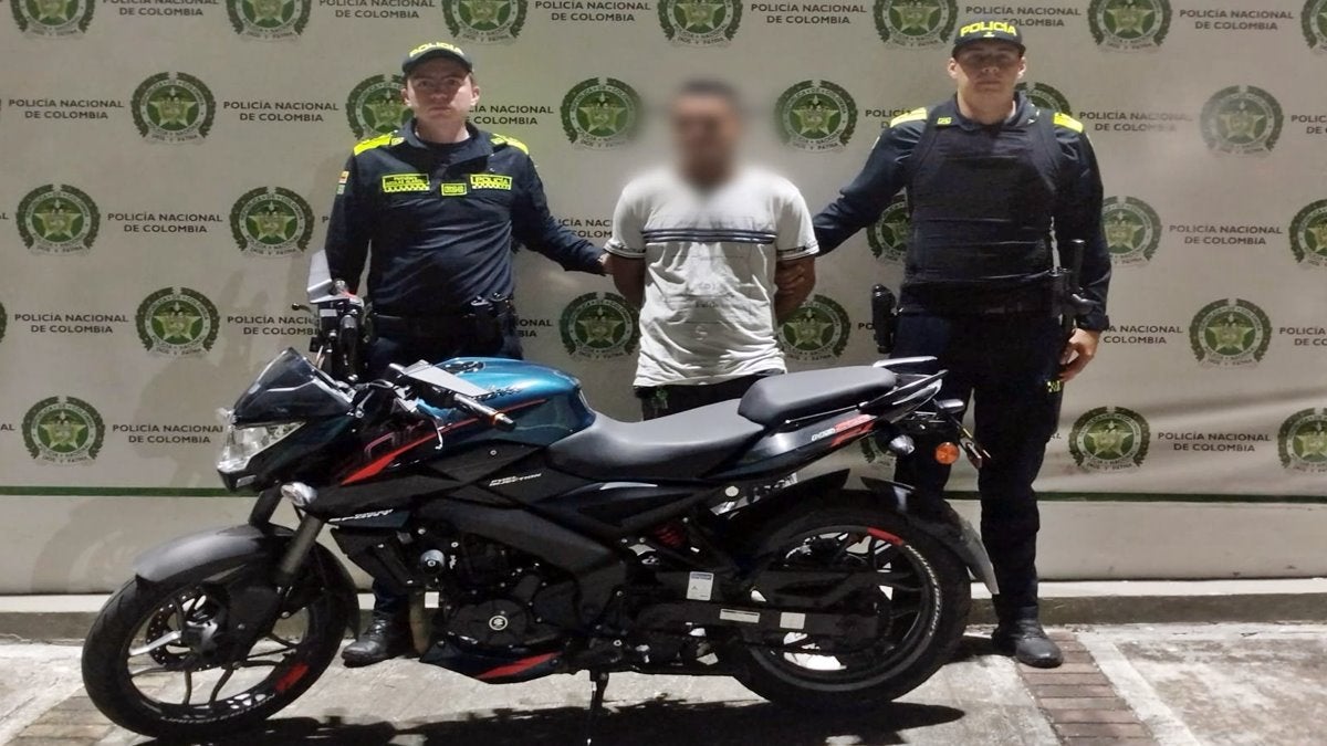 ¡Mucha rata! Aprovechó que un hombre veía el alumbrado navideño y se le llevó la moto en Ibagué