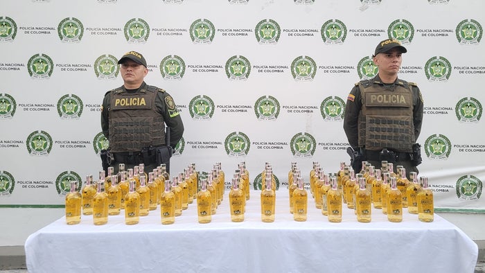 Incautaron 72 botellas de licor adulterado en la terminal de transportes de Ibagué