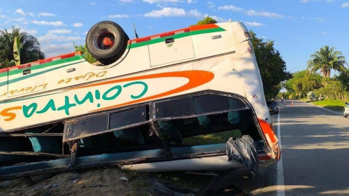 Volcamiento de bus deja ocho personas lesionadas en vías del Tolima