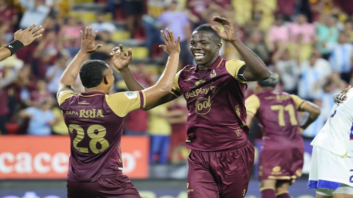 "El Gigante" Julián Quiñonez, impone nuevo récord en el Deportes Tolima