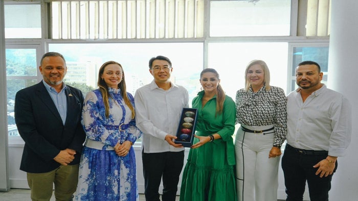 Embajador de China en el Tolima