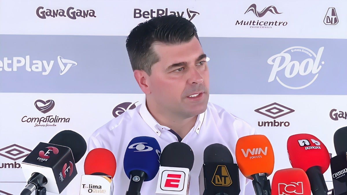 El español Ismael Rescalvo, técnico del Deportes Tolima 2025