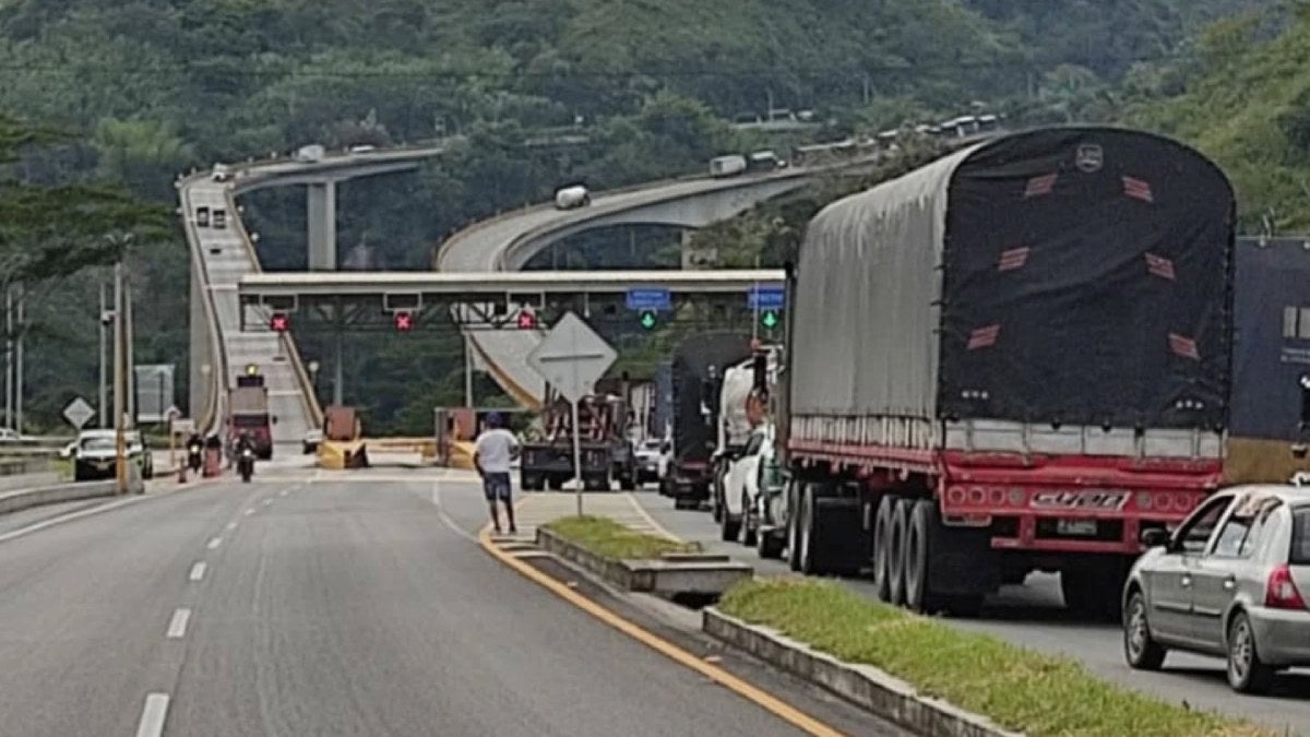 Vía a La Línea | Control de tránsito | Alto flujo vehicular en La Línea | Enero 2025