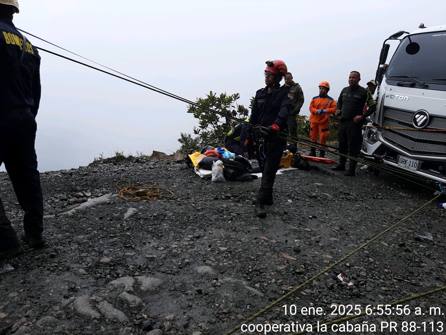 Cinco personas muertas y cinco heridas dejó la caída de un bus de servicio público a un abismo en la vía Pasto - Putumayo.