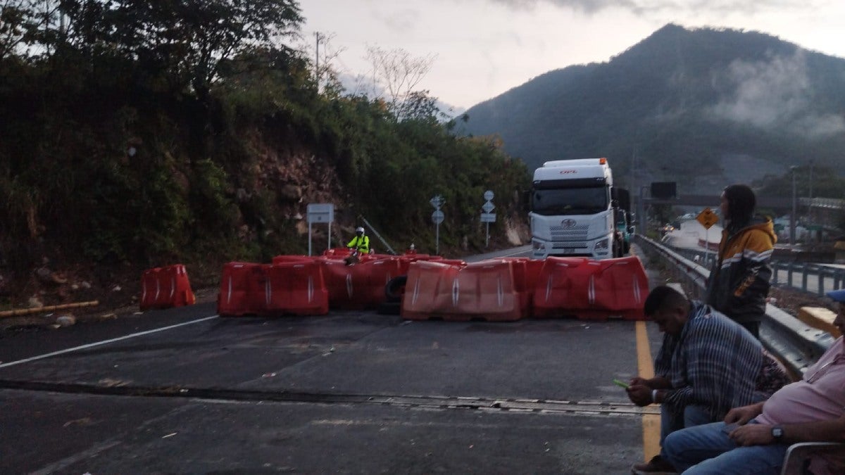 Bloqueo vial | Vía Bogotá - Girardot | Tolima | Febrero 2025